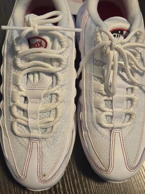 Nike Air Max White Classic Sneakers  Red Accents Youth Size 4 Boys Girls Shoes